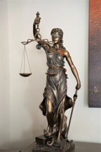 Read more about the article Türkiye’de Hukuk Fakültesi Giriş Koşulları ve Bursa Üniversitesi Örneği